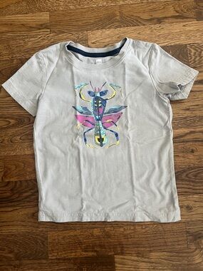 Tea Collection Light Gray Tee with Multicolor Praying Mantis Graphic